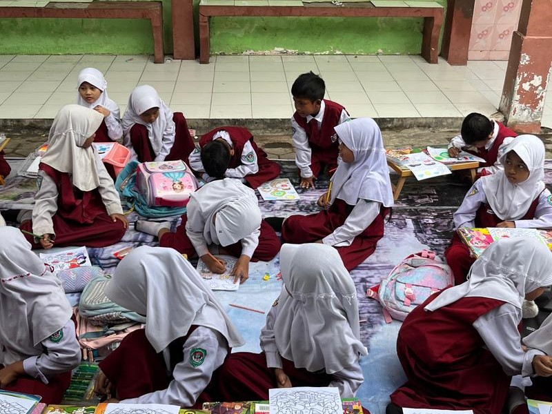 KEGIATAN MEWARNAI SDEWAN PRIMA